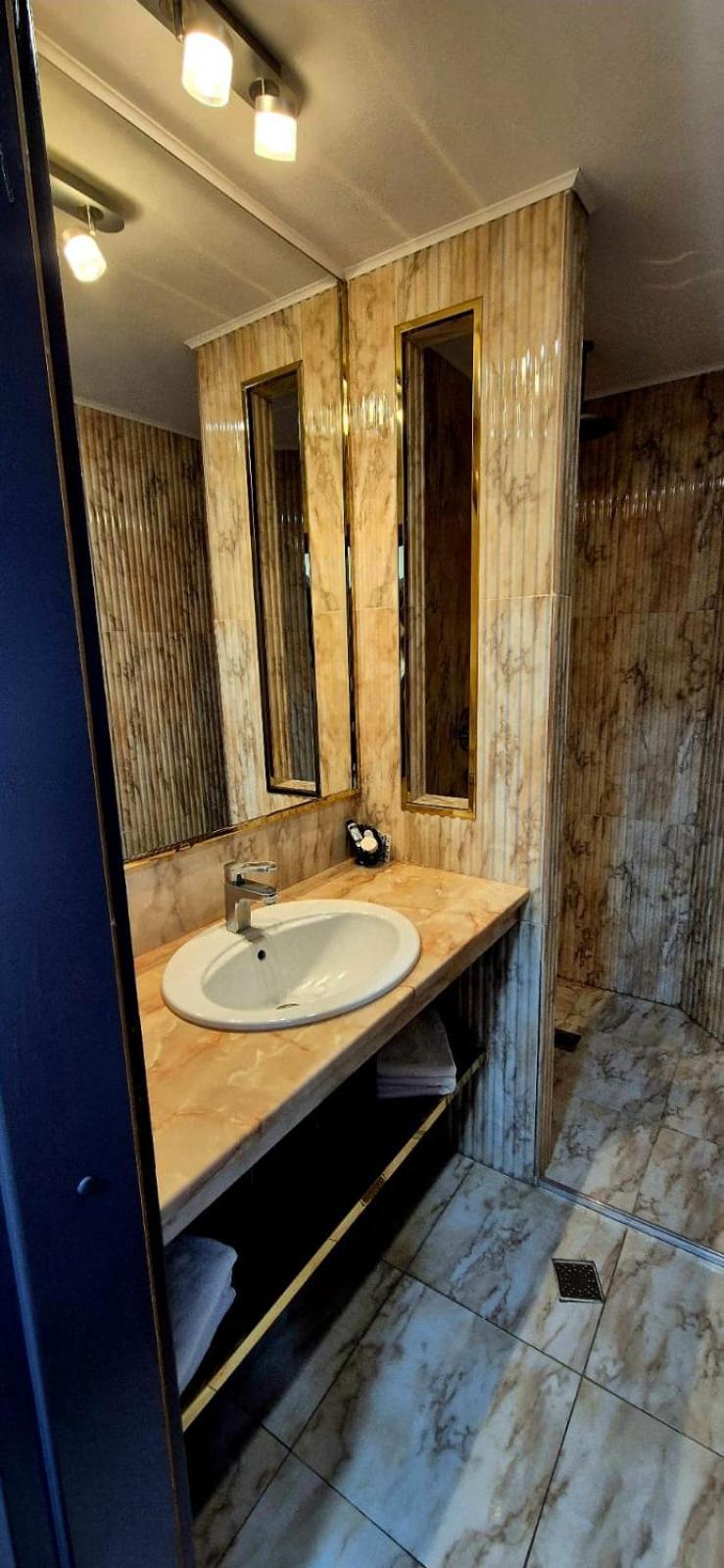 Hostel Orhideea Buzău Eksteriør billede